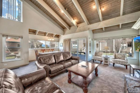 5 Bedroom Lakeview Townhouse - Sleeps up to 12 guests! townhouse